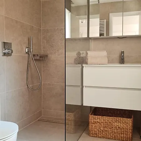 Maritim - Zijdelings Zeezicht Op 10m En Zee * Knokke-Heist